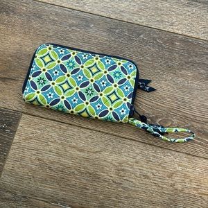 Vera Bradley clutch wallet‎ retired pattern